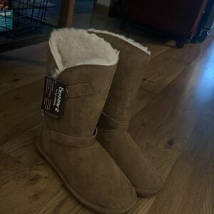 Brand new Bearpaw boots